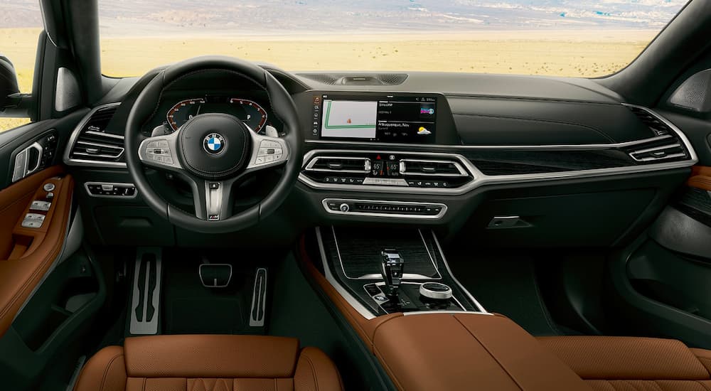 The black and brown interior and infotainment screen are shown in a 2022 BMW X7.